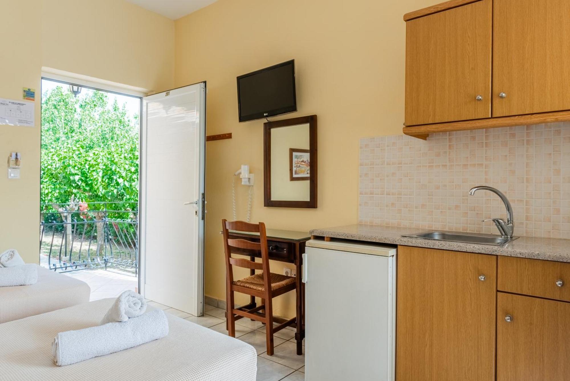 Village Inn Studios & Family Apartments Laganas Ngoại thất bức ảnh